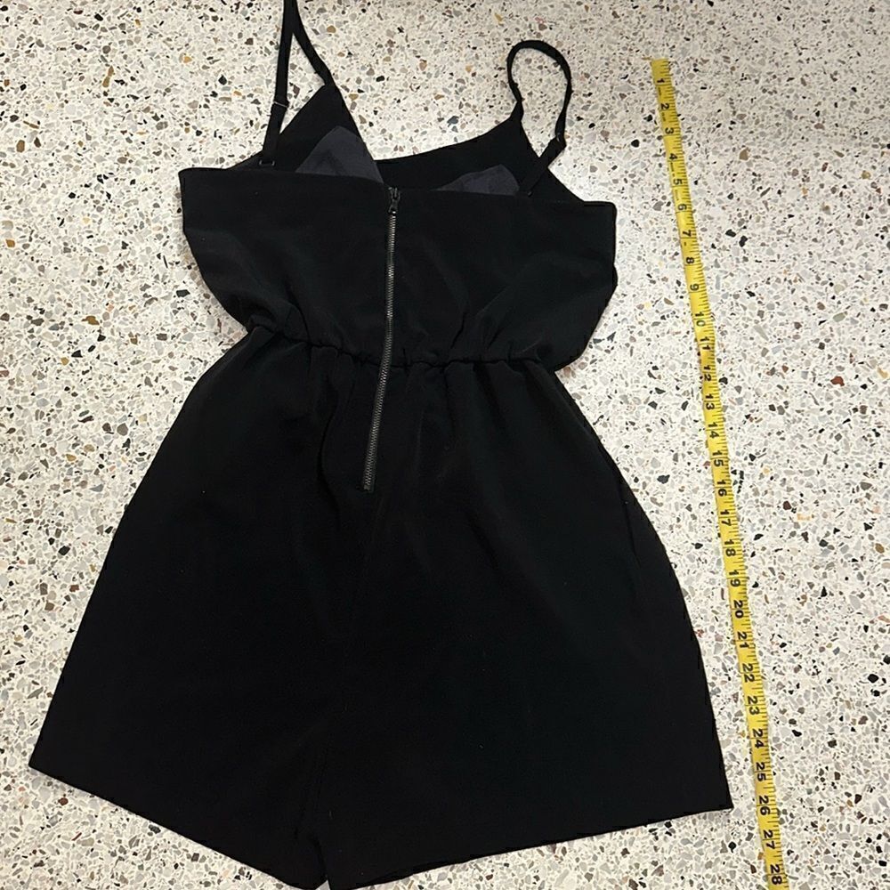 Alice + Olivia black romper shorts one piece 4 - Picture 7 of 8